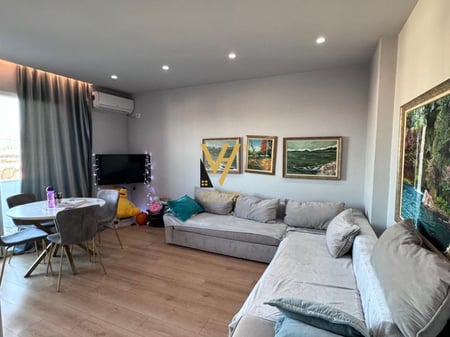 IN VENDITA APPARTAMENTO 1+1 CON BALCONE SUL NUOVO BOULEVARD 135.000 EURO