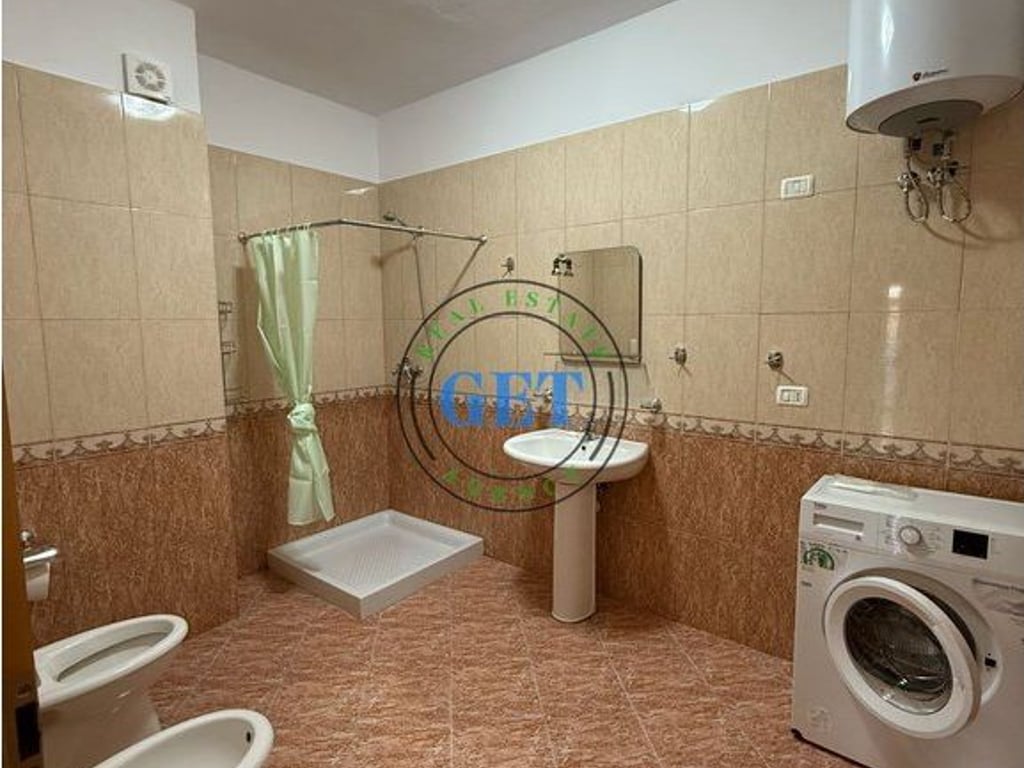 QIRA, APARTAMENT 2+1+2, PRANE SHKOLLES "JAN KUKUZELI" ,DURRES 500 € /Muaj