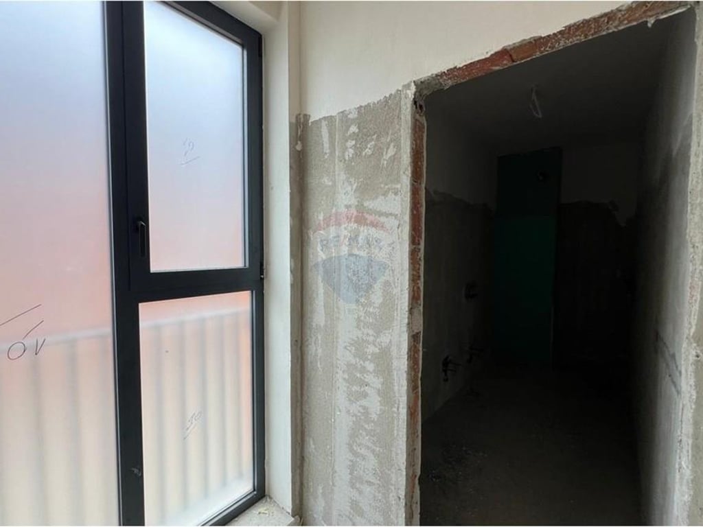 APARTMENT 1+1 WITH PARKING SPACE AT SIRI KODRA!