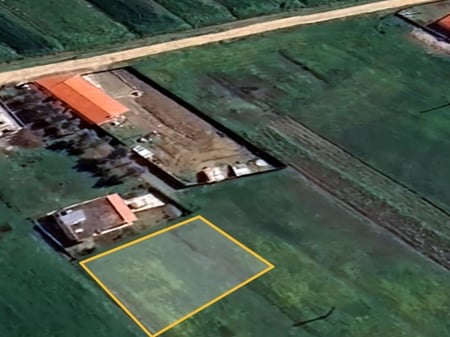 Plot for sale for a villa 4 minutes from the center of Kavajë, near the Çete road.