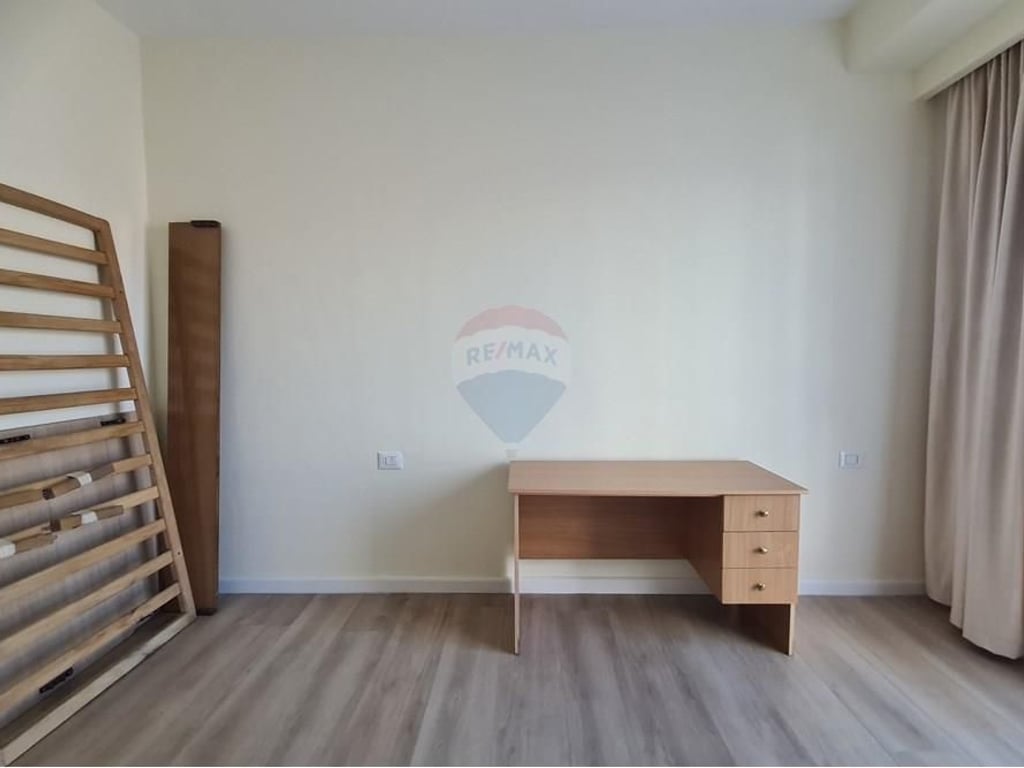 2+1+2 apartment with parking space for rent!