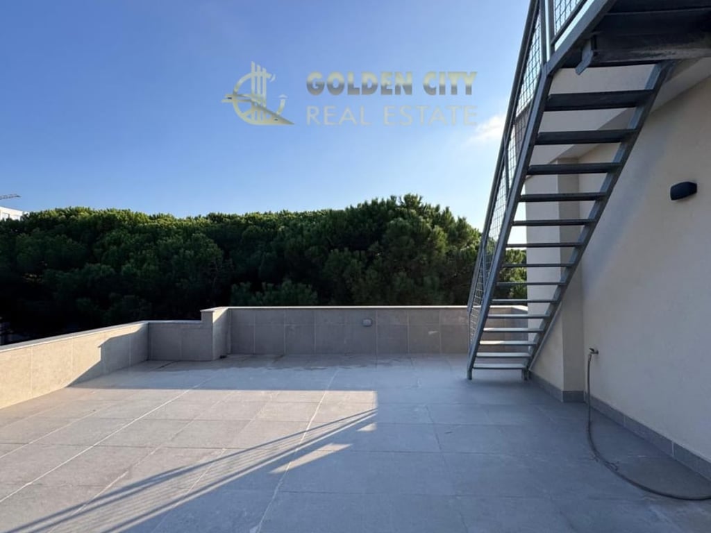 Ofrojme per shitje pentause 2+1+2. 210m2