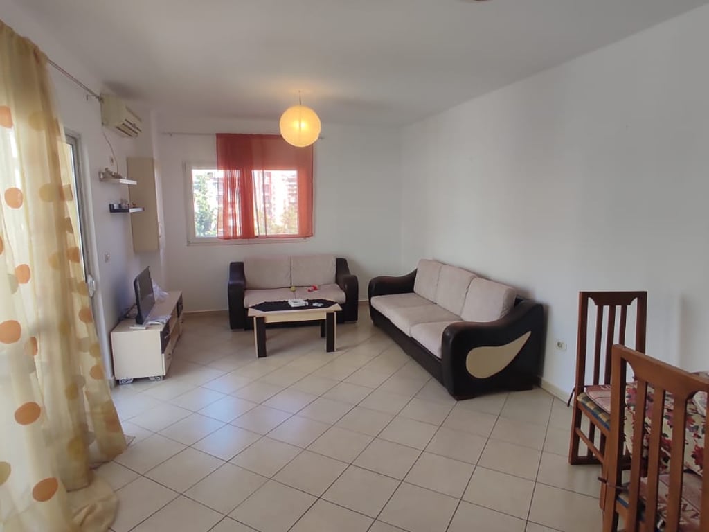 Apartament me Qera 2+1 Tek Komuna E Parisit (ID B2201292) Tirane