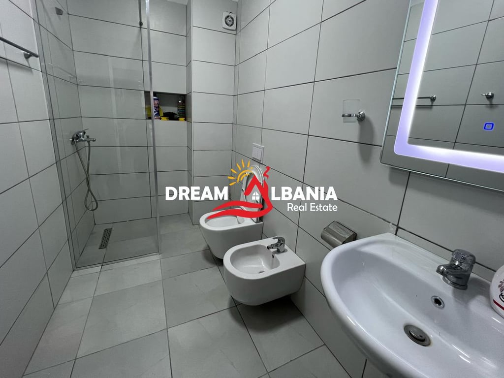 Affittasi appartamento 2+1+2 con posto auto incluso nel prezzo, presso la Residenza Kodra e Diellit 2 (ID 42214983)