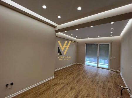 AFFITTASI UFFICIO 104 M2 IN VIA DIBRA 650 EURO