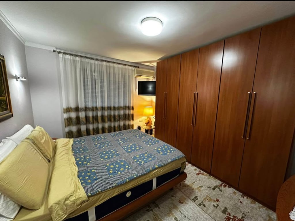 Jepet apartament 2+1 tek Ish Tregu Elektrik