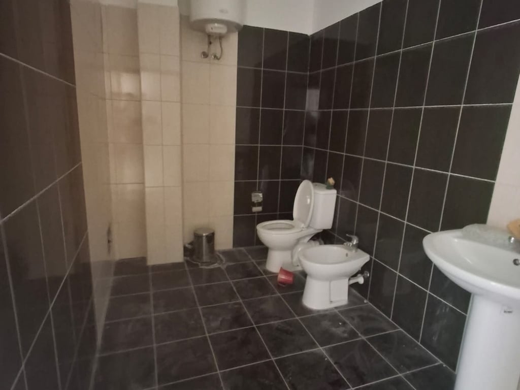 SPAZIO COMMERCIALE IN VENDITA VICINO ALL'ACQUEDOTTO, DURRES