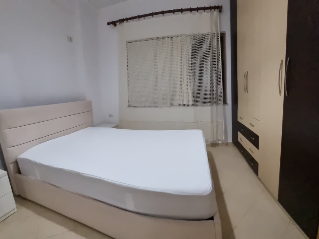 Affittasi appartamento 1+1, Astir via Loni Ligori vicino alla villa L 370 mila lekë.