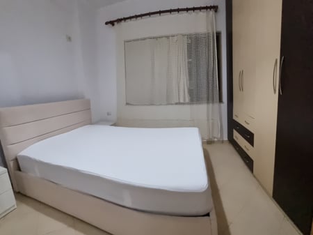 Affittasi appartamento 1+1, Astir via Loni Ligori vicino alla villa L 370 mila lekë.