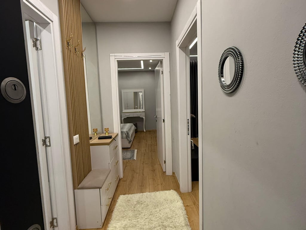 Affittasi appartamento 1+1 ad Arlis, vicino alla Farmacia n. 10 in Via di Dibra.