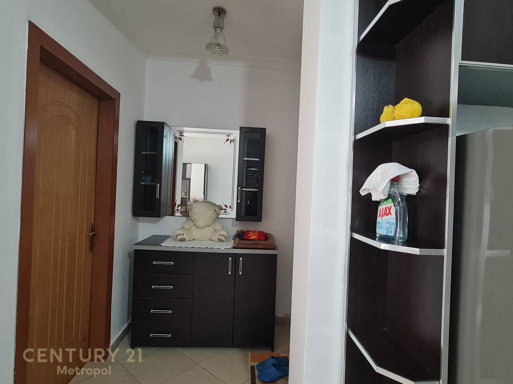 SHES APARTAMENT 2+1+2 NE KAMEZ-PRANE GJIMNAZIT IBRAHIM RUGOVA!