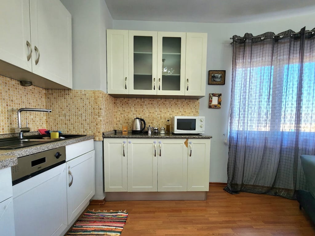 Affittasi appartamento 1+1, Zogu i Zi di fronte al Ring Center 520 euro.