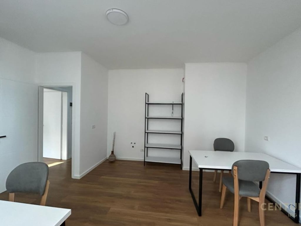✨ Zyrë me Qira në Rrugën e Elbasanit – 60 m²