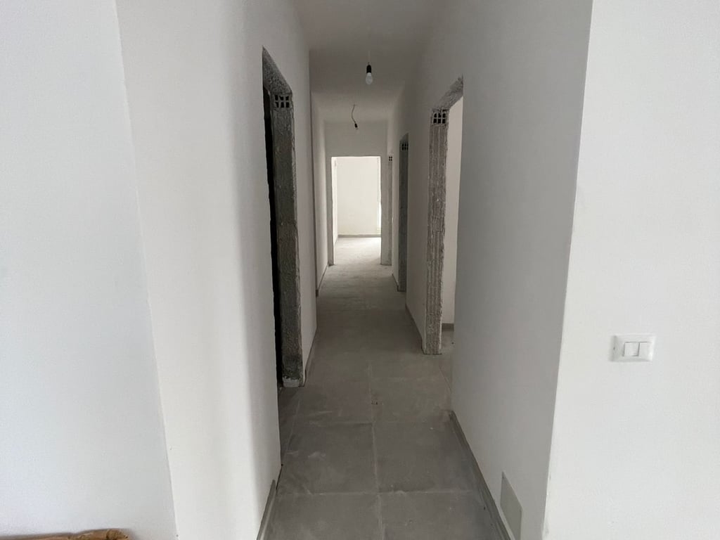 Vendesi appartamento 3+1+2 presso Univers City.