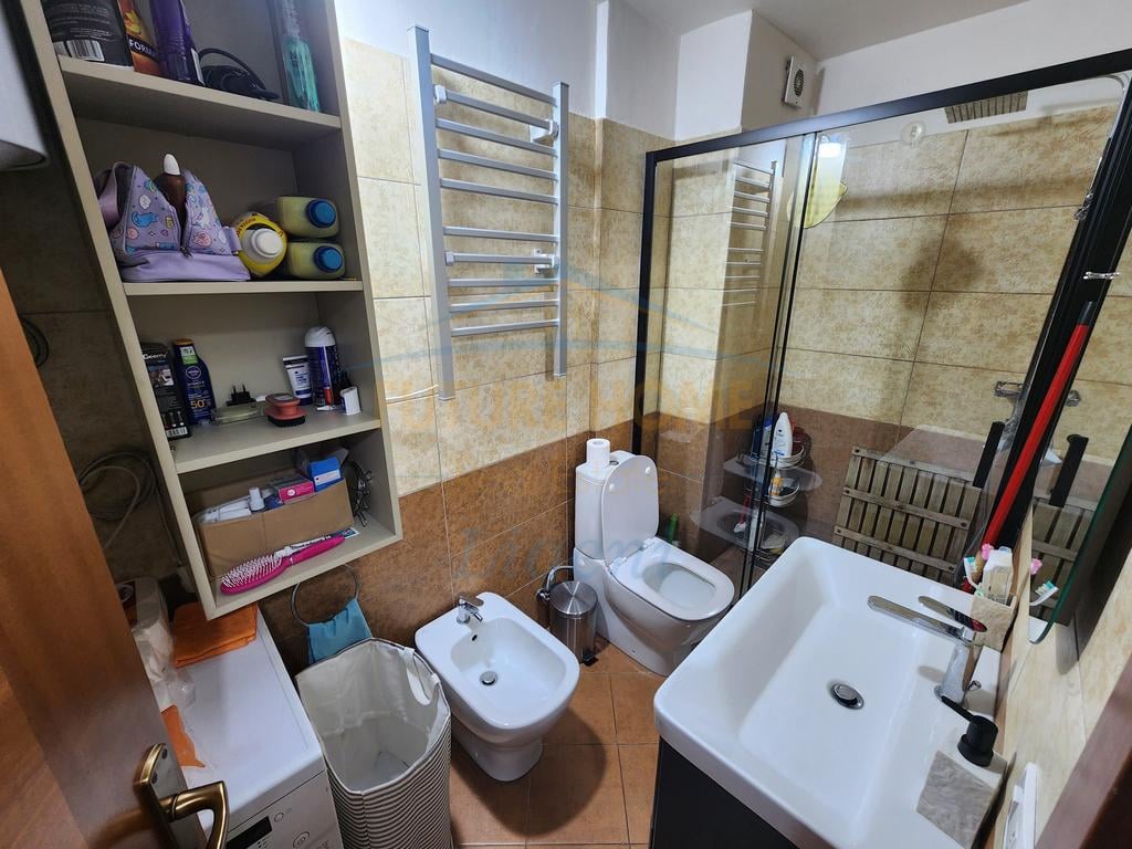 Shitet apartament 1+1 Kodra e Diellit