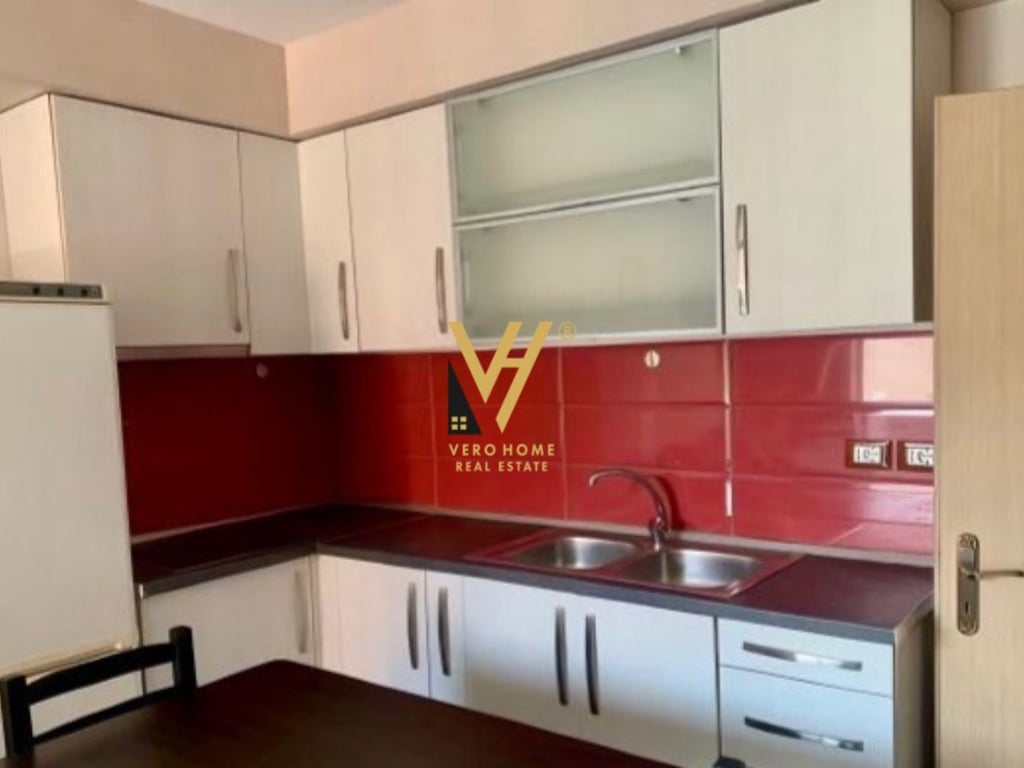 AFFITTASI APPARTAMENTO 1+1+BLK VICINO ALLA SCUOLA A 37.000 LEK.