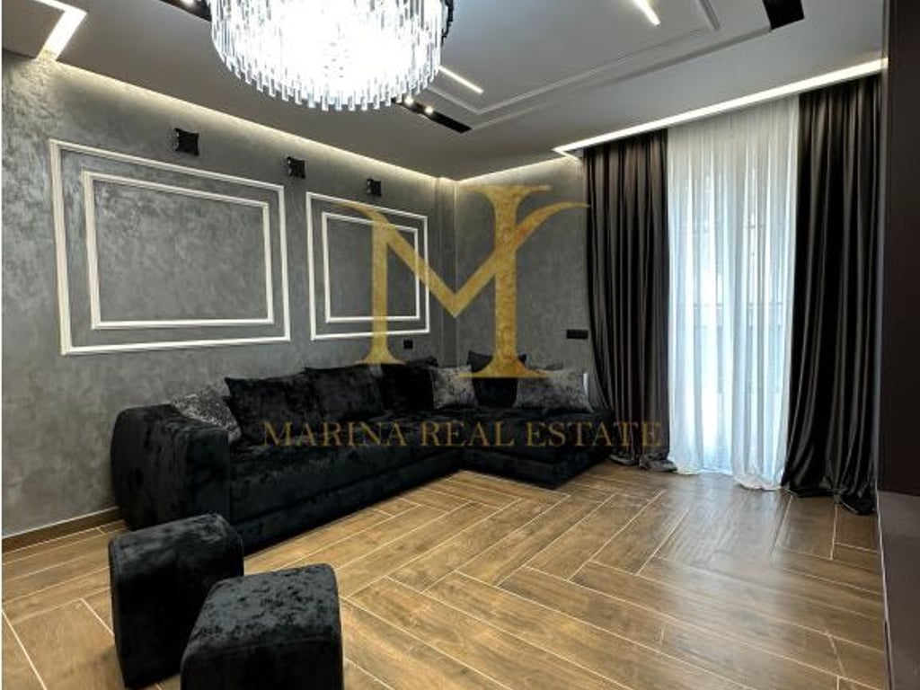 APARTMENT 2+1+2 FOR SALE IN THE CENTER OF DURRES!!