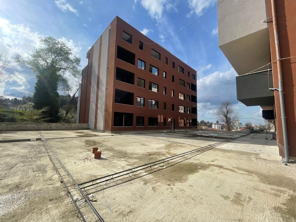 Vendesi 2+1+2 in via Elbasanit 155.000 €
