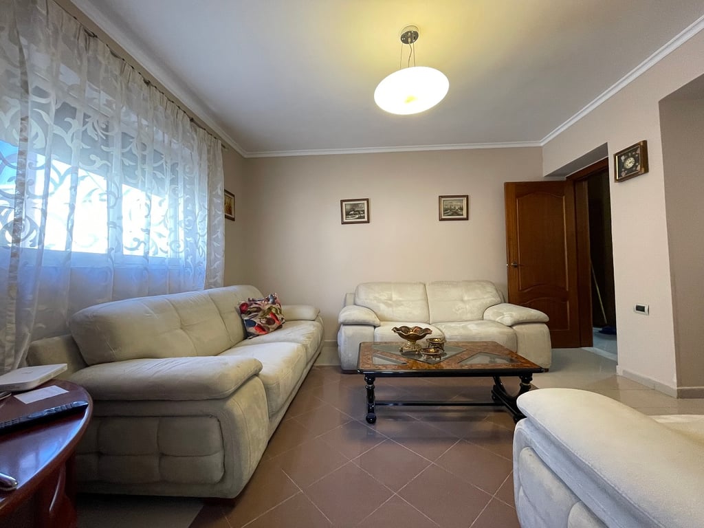 Appartamento 2+1 presso l'Ambasciata Cinese, Via di Durazzo