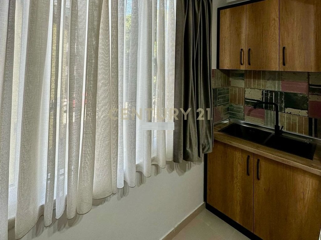 QIRA, STUDIO-APARTAMENT MODERN, MINE PEZA 450 € /Muaj