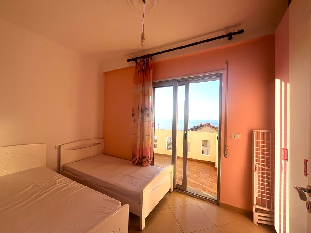 Apartament shumë i gjerë me pamje nga deti 3 / 10