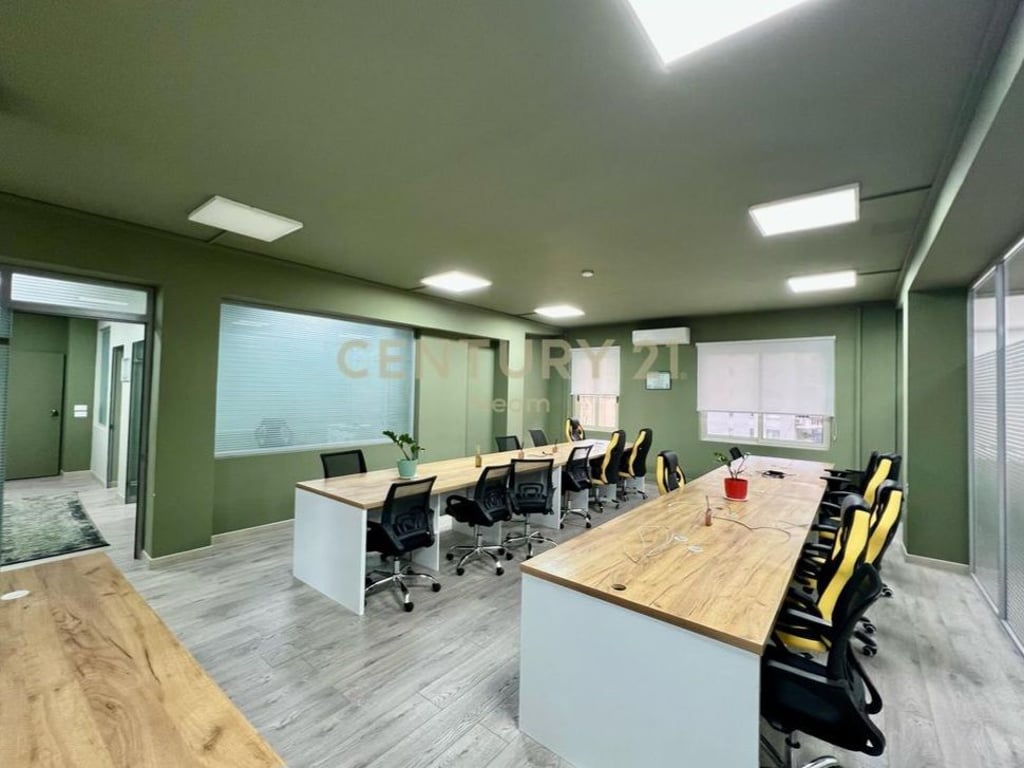 🏙️ Ambient Zyrash me Qira në Bllok – 300 m² Modernitet dhe Komoditet