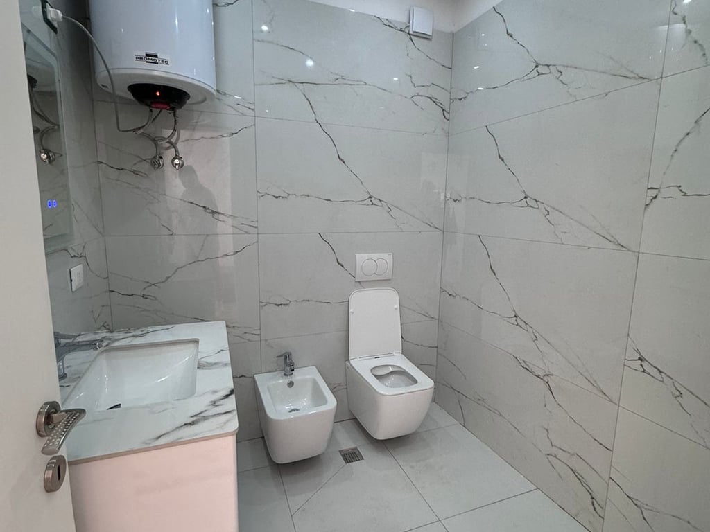 Affittasi appartamento 2+1, Fresk vicino all'Hotel Gaxherri Prezzo: 350 mila lekë