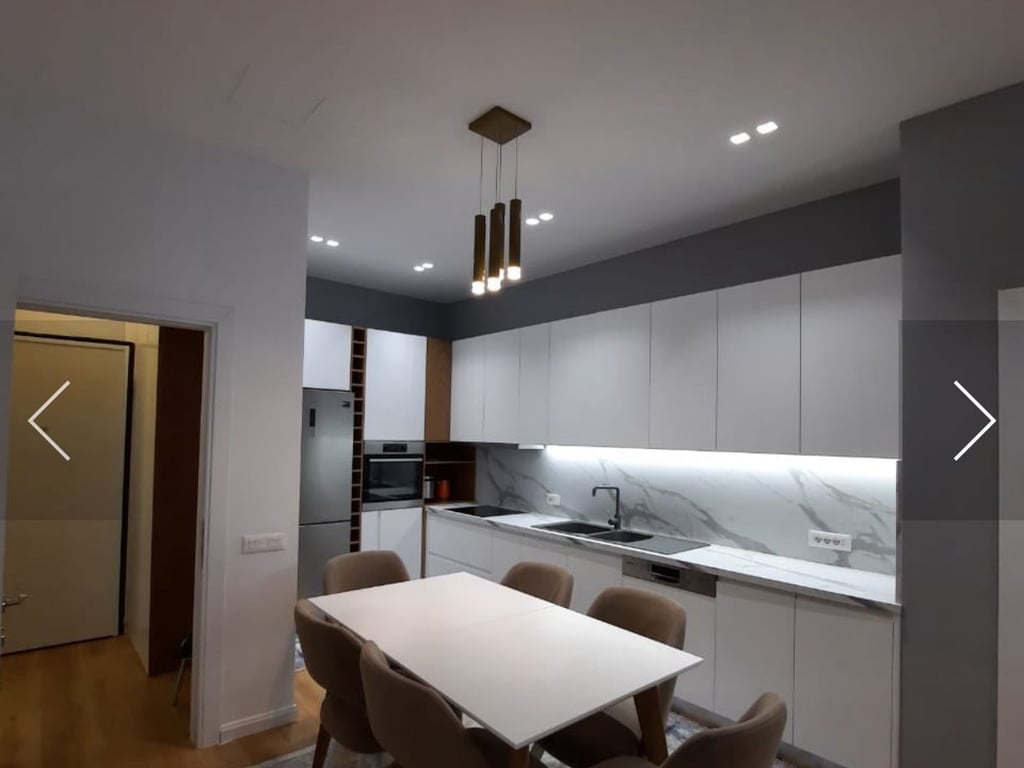 A fantastic 3+1+2 apartment with a storage room is available at Square 21.