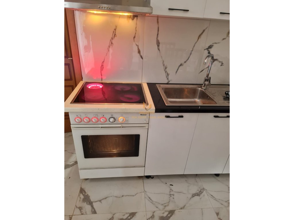 2+1 apartment with parking available in Kinostudio.