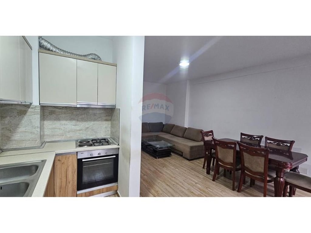 Shitet apartament 1+1 tek 5 maji