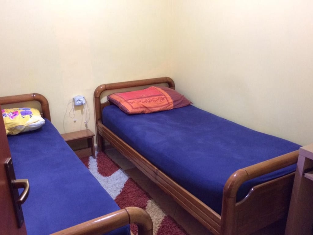 Jepet me qera Apartamenti 2+1 , rruga Asim Vokshi prane Spak dhe Arkives se Shtetit Cmimi: 500 mije leke