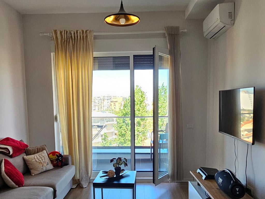 Apartament 1+1 per qira te 21 Dhjetori, Kompleksi Kontakt