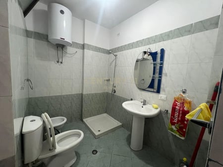 JEPET ME QIRA APARTAMENT 2+1+2 TUALETE TEK ISH RAJONI NE DURRES !