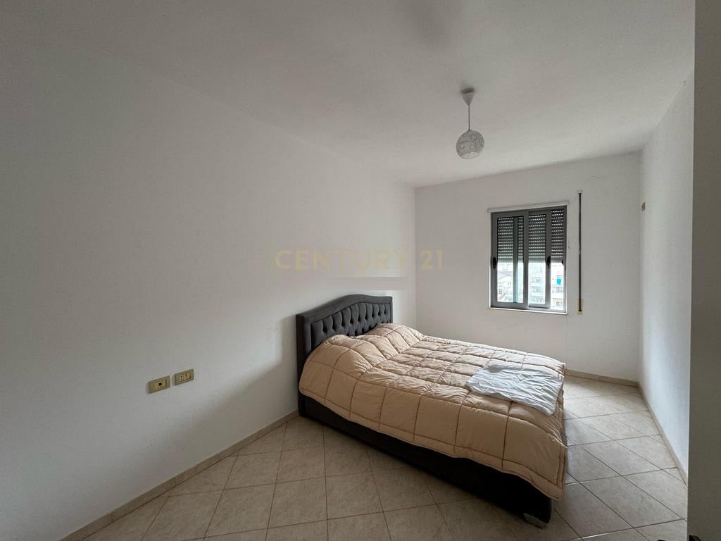 VENDESI APPARTAMENTO 1+1 VICINO AL RISTORANTE QESARAKA, FRESCO! 70.000 €