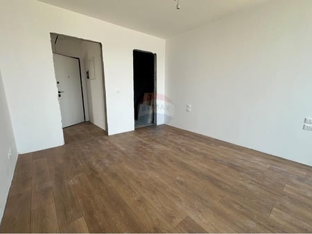 Jepet per Qira zyre te "Lake View"!