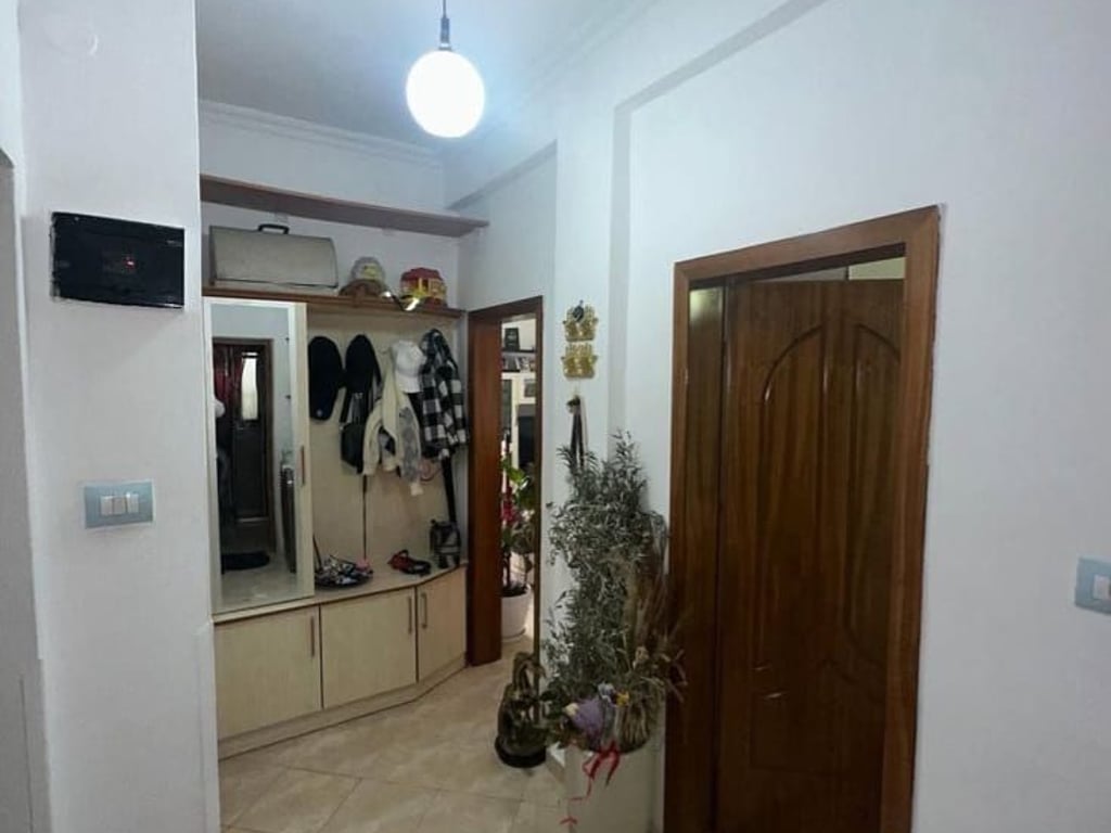 Shitet, Apartament 1+1, Shkolla  Eftali Koci, Durres