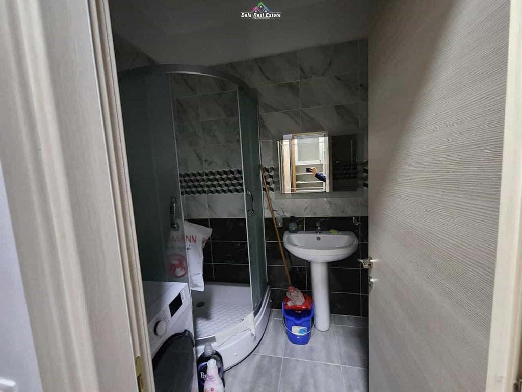 Apartament Me Qera 1+1 Tek Komuna e Parisit (ID B210119) Tirane.