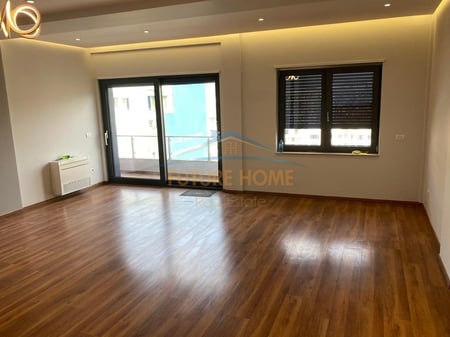 Affitto, Ambiente Commerciale 4+1, Zogu i Zi