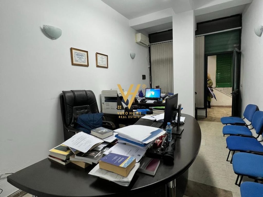 BUSINESS SPACE FOR SALE 25M2 AT THE OLD EXHIBITION 52,000 EURO
