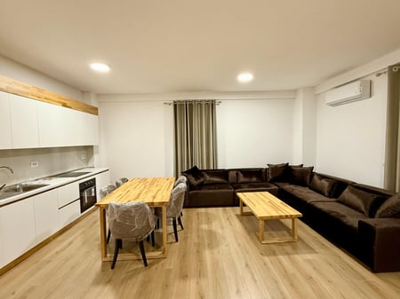 APARTAMENT 2+1+2 ME QIRA NE KINOSTUDIO