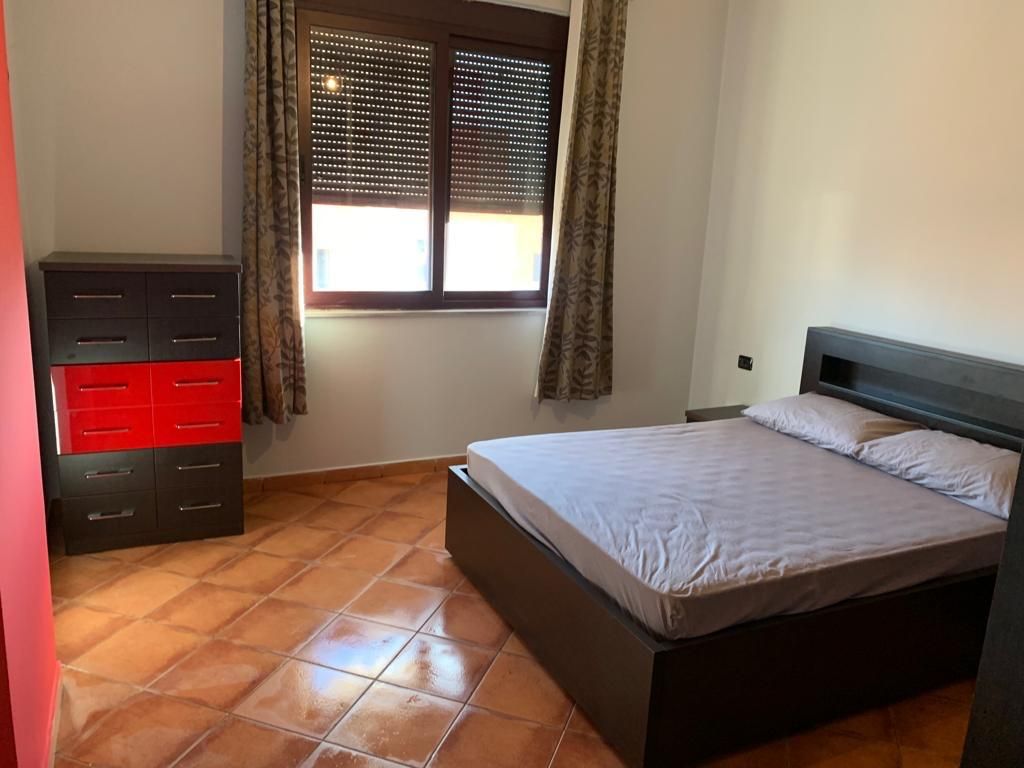 Affittasi appartamento 1+1, Complesso Panorama vicino alla Scuola Harry Fultz 480 mila lekë.