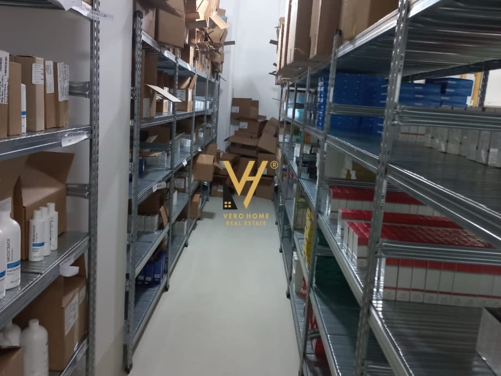NEGOZIO 138 M2 AL GIARDINO ZOOLOGICO 300.000 EURO