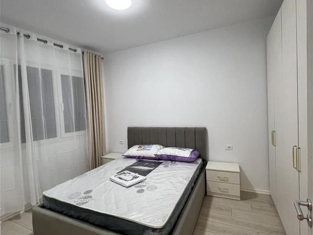 Jepet me qera Apartamenti 2+1 , Astir tek River Residence  Cmimi: 600 mije leke 