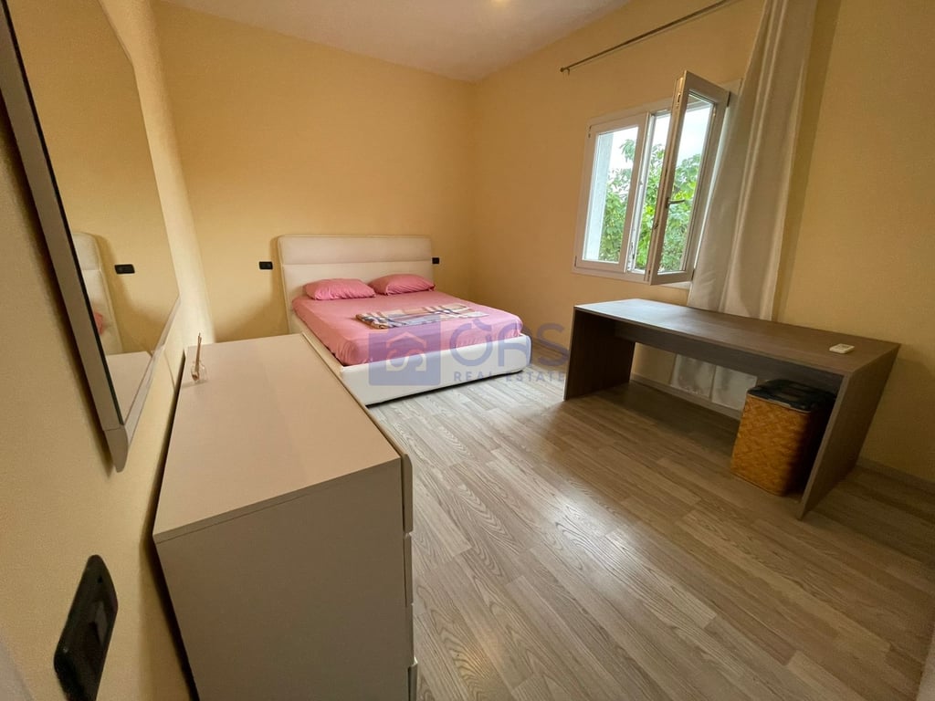 A two-story villa with a yard is for rent in Sauk.