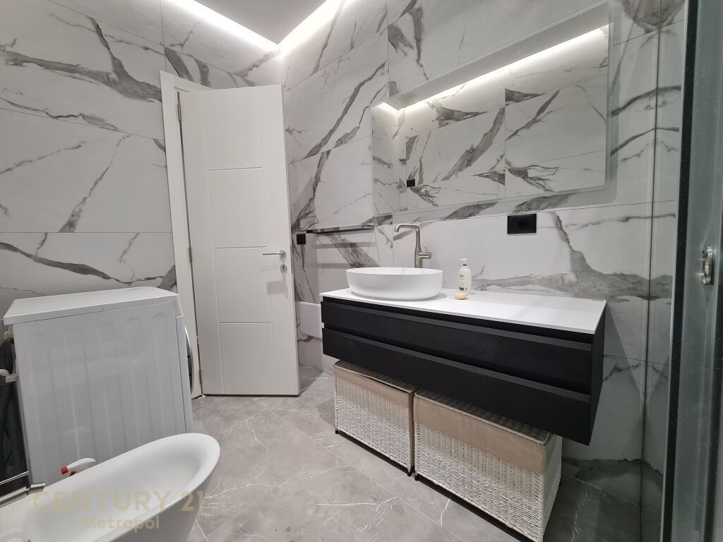 OFFRO IN AFFITTO APPARTAMENTO LUSSUOSO CON TERRAZZA 2+1+2 CON POSTO AUTO - TEG!