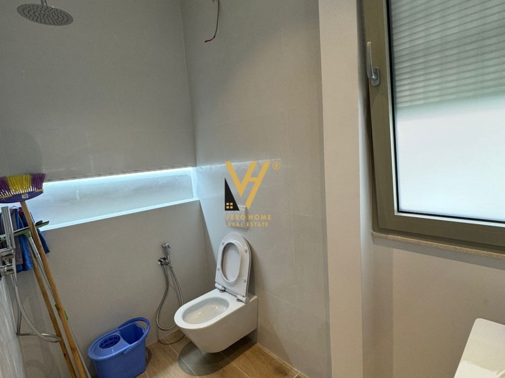 JEPET ZYRE 80 M2 ME QERA NE VASIL SHANTO 1.700 EURO