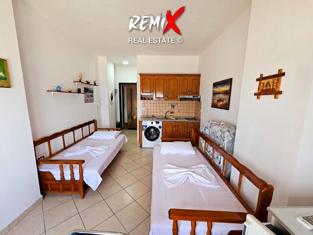 SHITET GARSIONIERE NE PLAZHIN E SHKEMBIT TE KAVAJES 