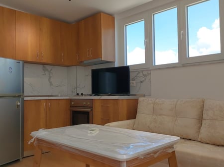 Apartament 1+1 me qera tek tregu i medresese