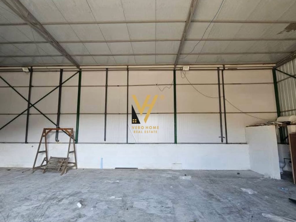 A 200 M2 WAREHOUSE FOR RENT IN PRUSH FOR 100,000 LEK.