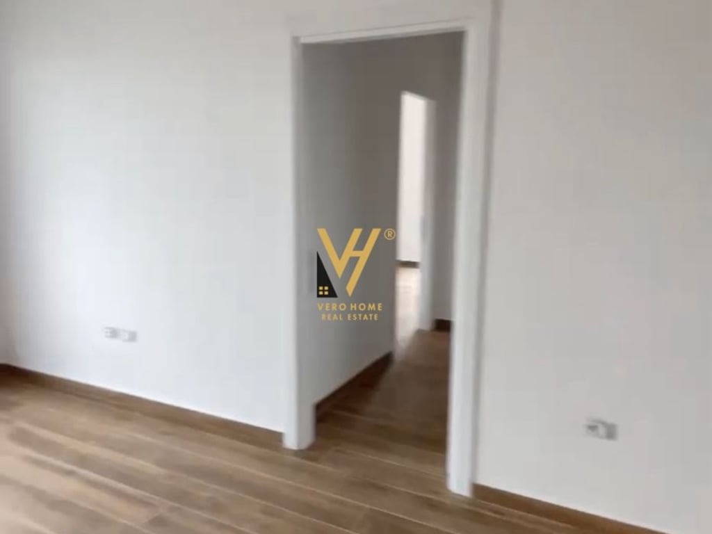 JEPET ZYRE 110M2 ME QERA TE KOMPLEKSI ARLIS 550 EURO